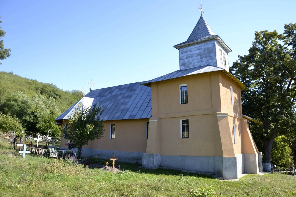 Bisericuța Avereștilor, un veritabil muzeu de artă 60178