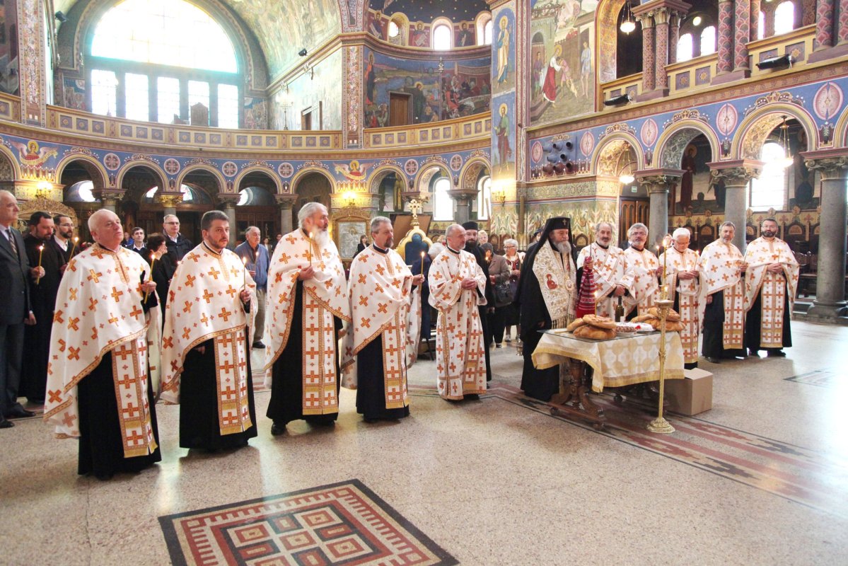 Arhid. Constantin Voicu, pomenit la şase luni de la trecerea la Domnul 60115
