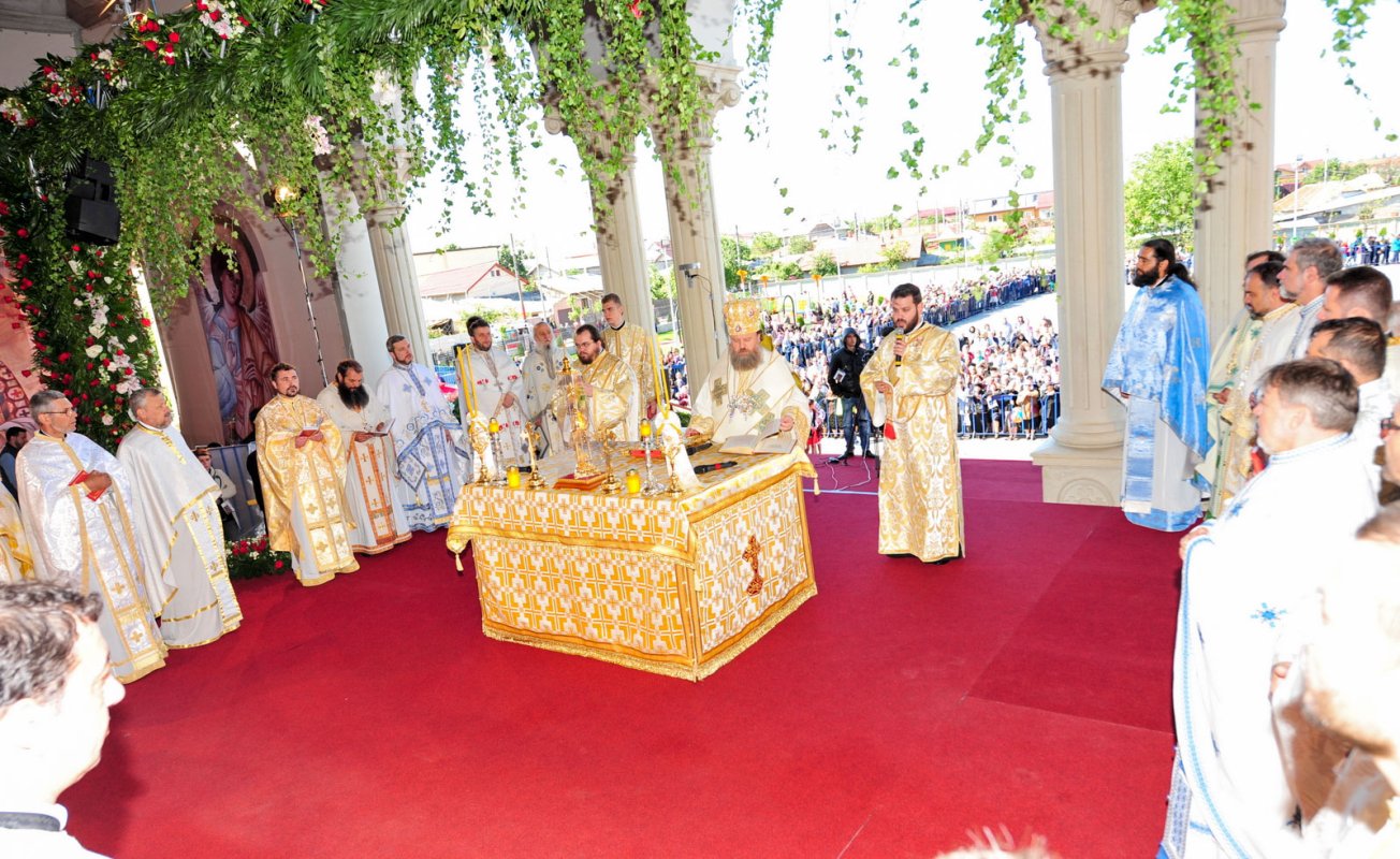 Brâul Maicii Domnului a poposit la Voluntari 60080