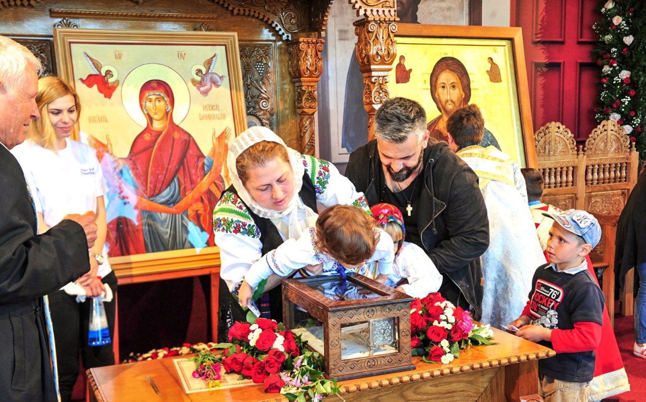 Brâul Maicii Domnului a poposit la Voluntari 60082