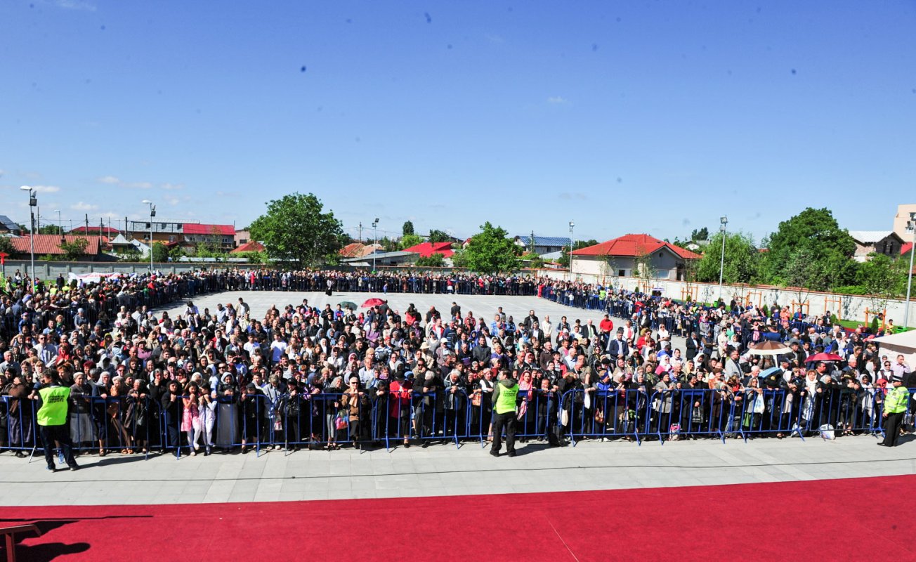 Brâul Maicii Domnului a poposit la Voluntari 60083