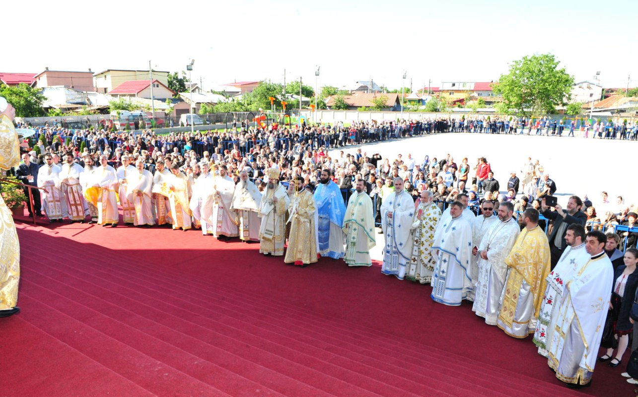 Brâul Maicii Domnului a poposit la Voluntari 60084