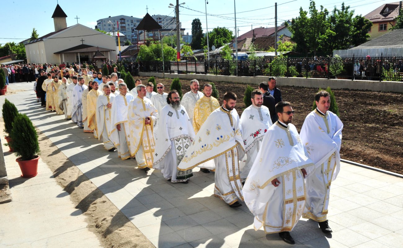 Brâul Maicii Domnului a poposit la Voluntari 60085