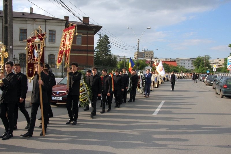Procesiune impresionantă în cinstea lui Melchisedec Ştefănescu 60033