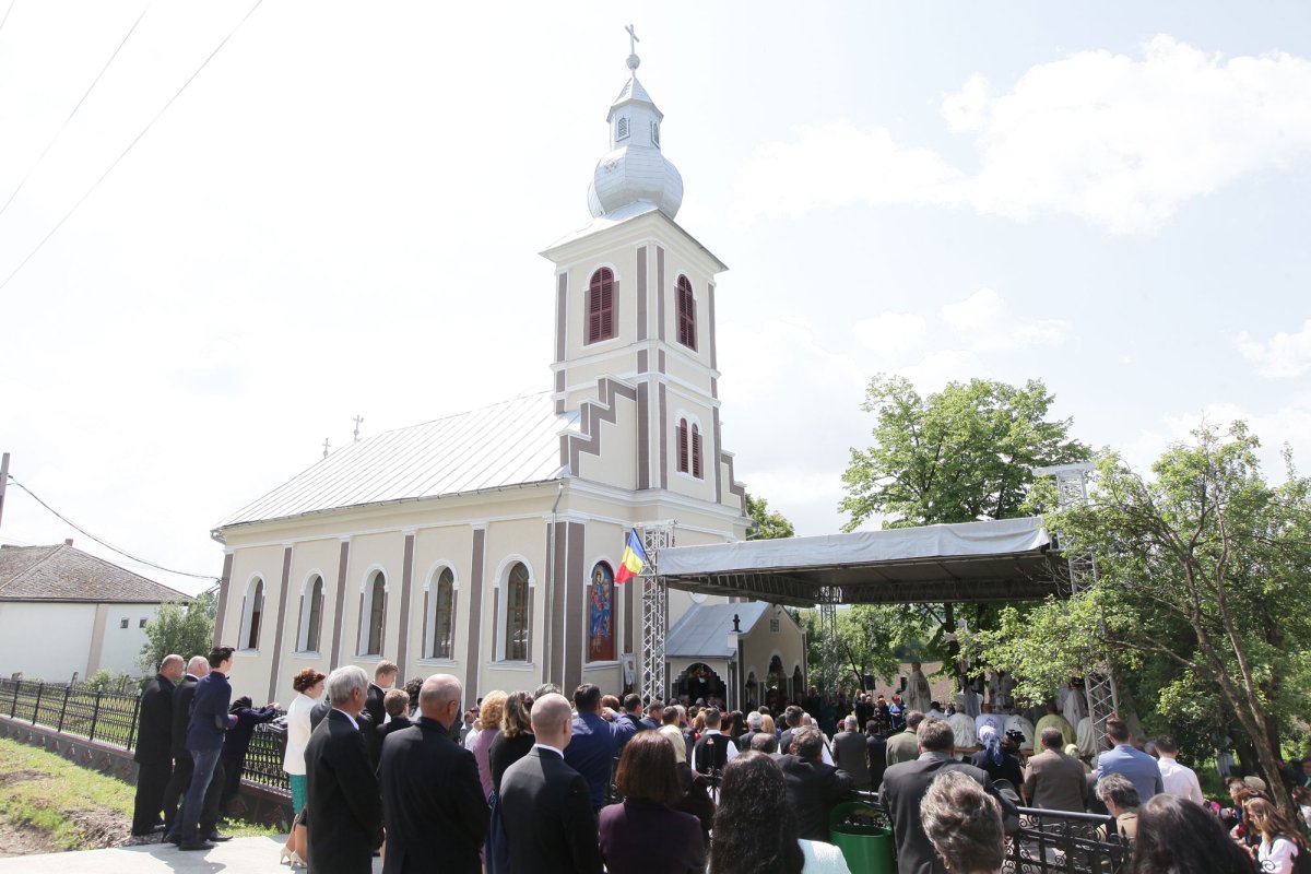 Slujiri arhiereşti în Duminica Mironosiţelor 60035