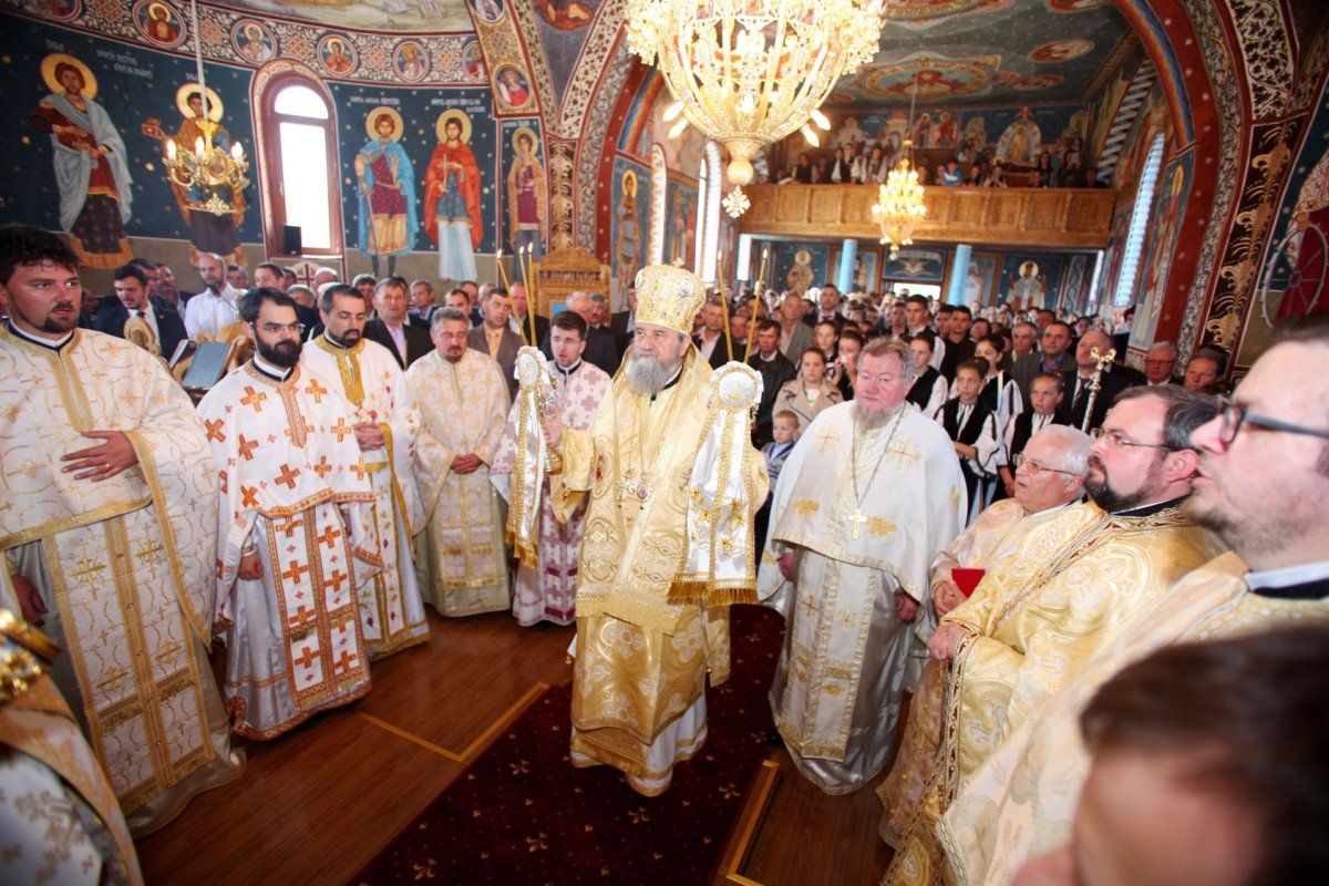 Slujiri arhiereşti în Duminica Mironosiţelor 60039