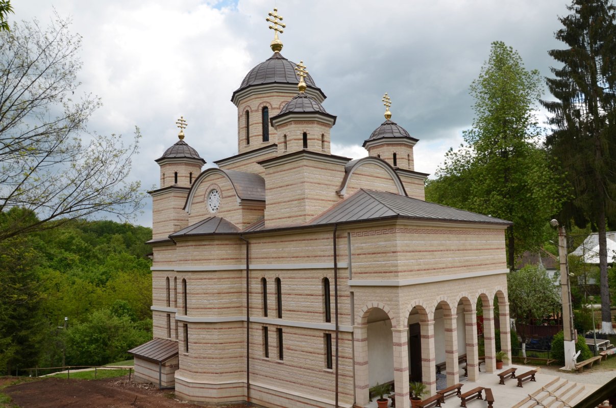 Slujiri arhiereşti în Duminica Mironosiţelor 60040