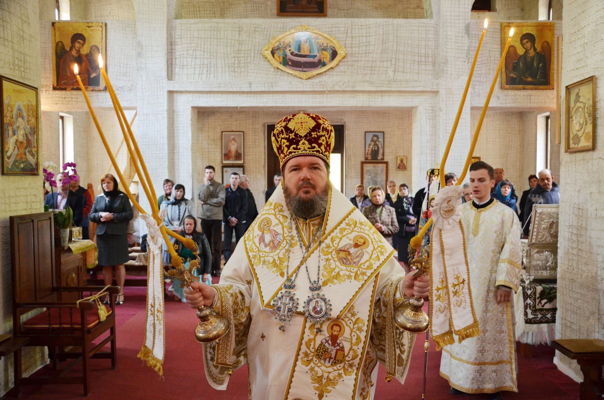 Slujiri arhiereşti în Duminica Mironosiţelor 60042