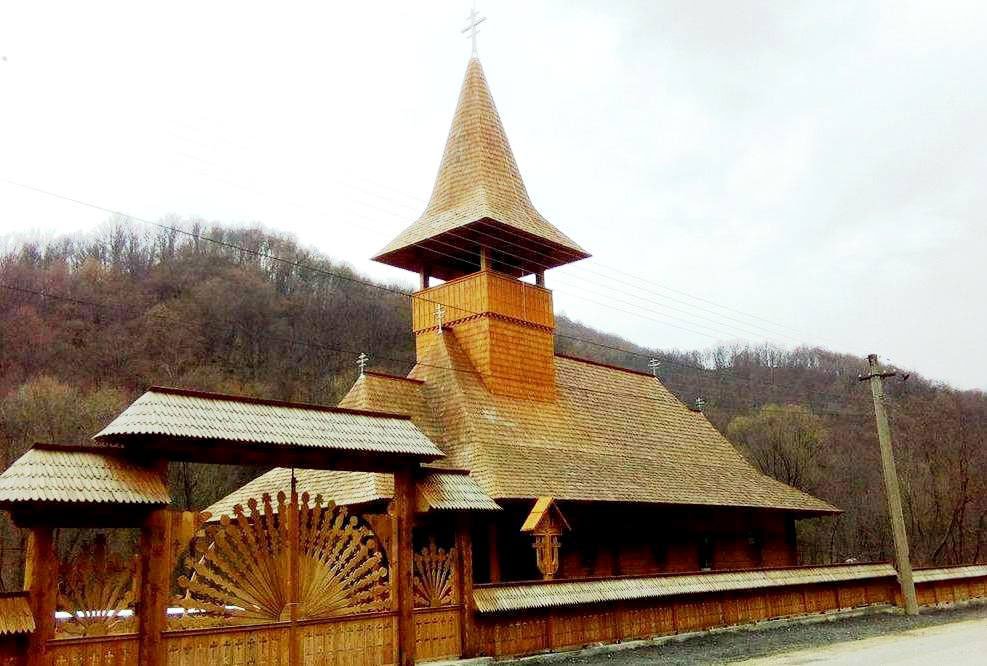 Slujiri arhiereşti în Duminica Mironosiţelor 60044