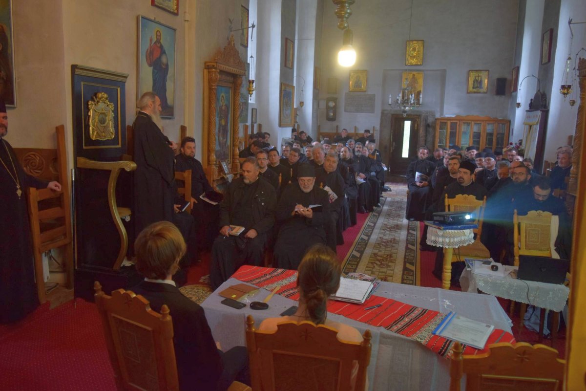 Conferinţă dedicată misiunii preotului în rândul tinerilor 59954