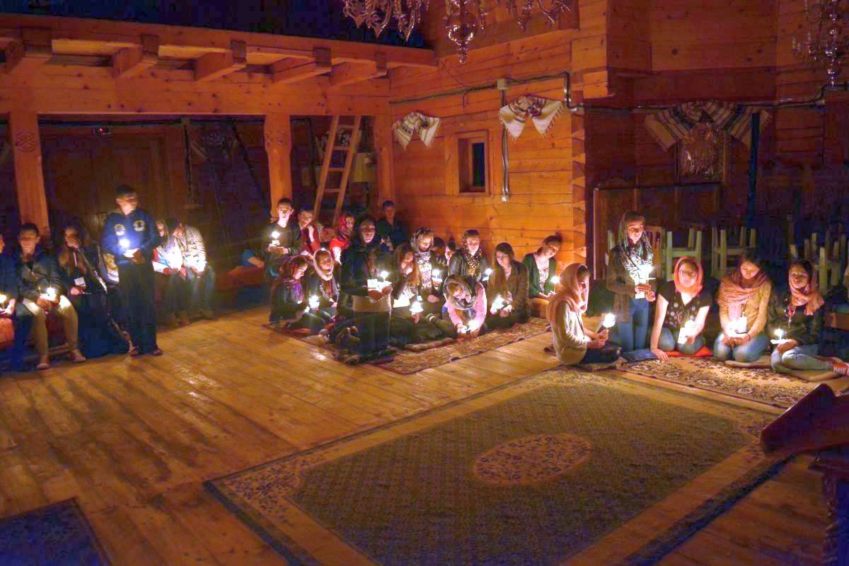 Întâlnirea tinerilor din judeţul Botoşani la Mănăstirea Ştiubieni 59962