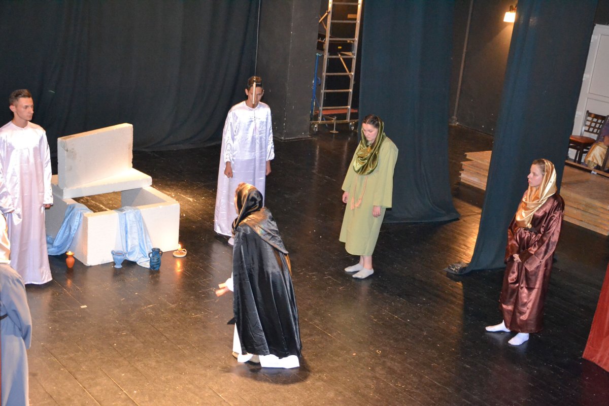 Piesa de teatru „Mironosiţele”, jucată la Caransebeş 59992