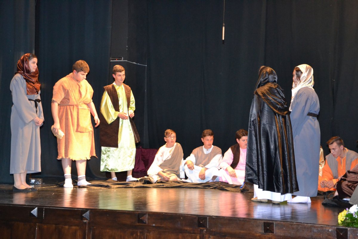 Piesa de teatru „Mironosiţele”, jucată la Caransebeş 59994