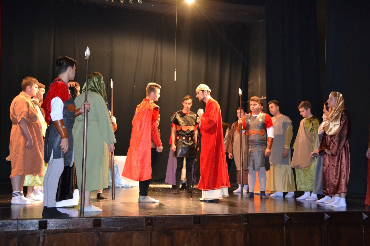 Piesa de teatru „Mironosiţele”, jucată la Caransebeş 59995