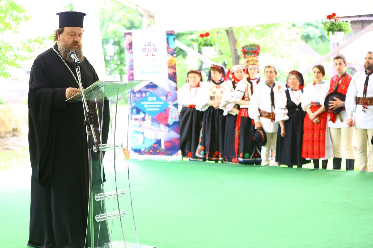 Un sat frumos într-un oraş mare 59997