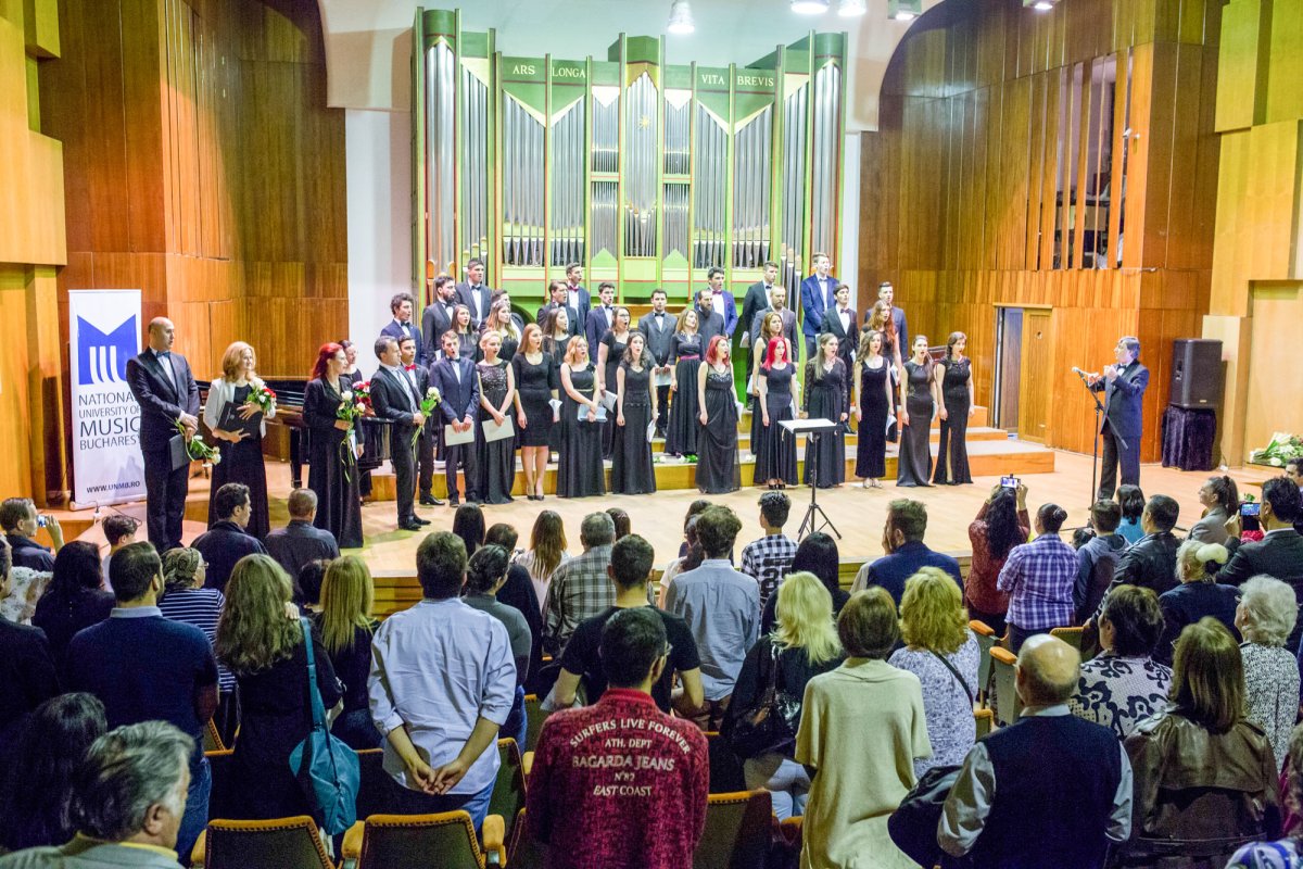 A fost lansat CD-ul „Cântările Sfintei Liturghii” de diac. Dragoş Alexandrescu 59828