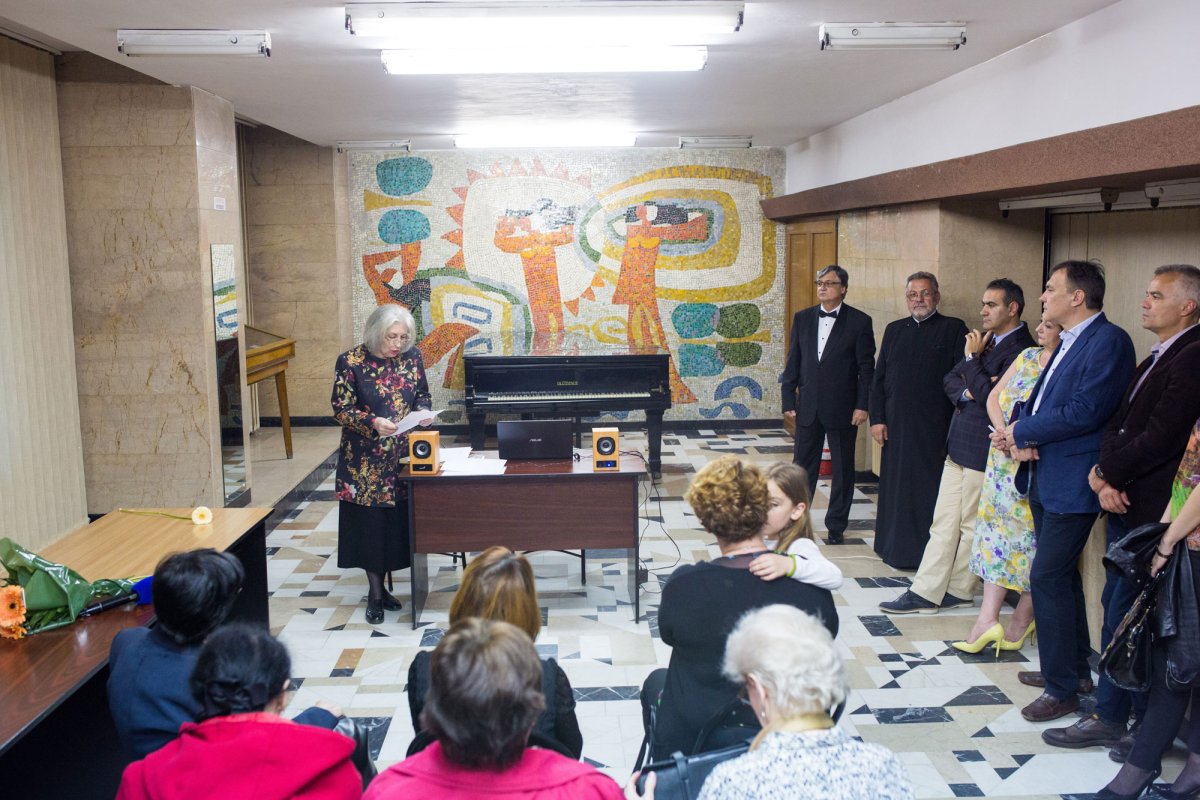 A fost lansat CD-ul „Cântările Sfintei Liturghii” de diac. Dragoş Alexandrescu 59829