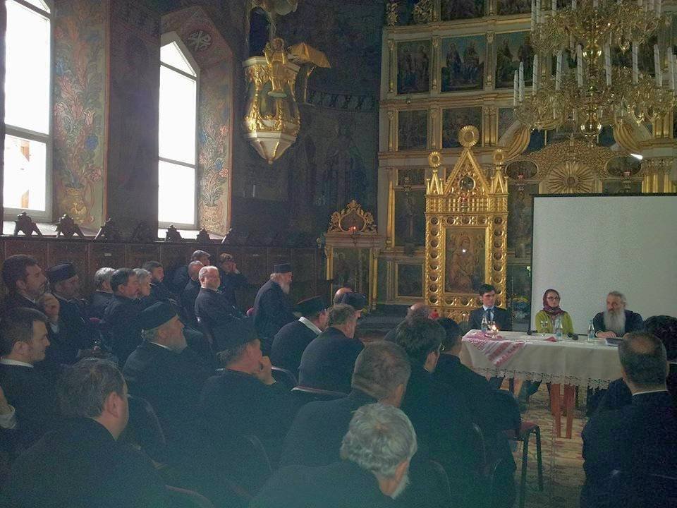 „Preotul şi tânărul - împreună pe drumul către Dumnezeu“ 59778