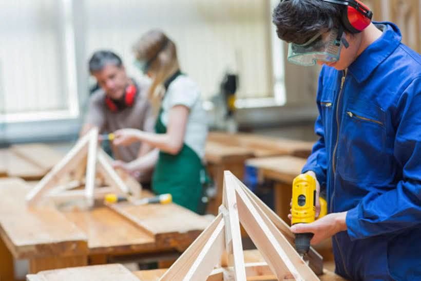 Elevii pot obține certificate de calificare recunoscute internațional 59730