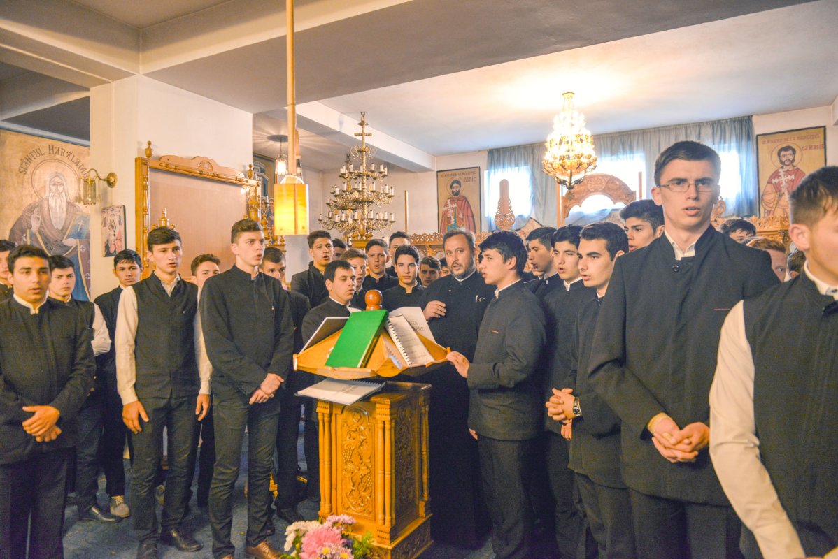 Două decenii de activitate didactică şi misionară 59640