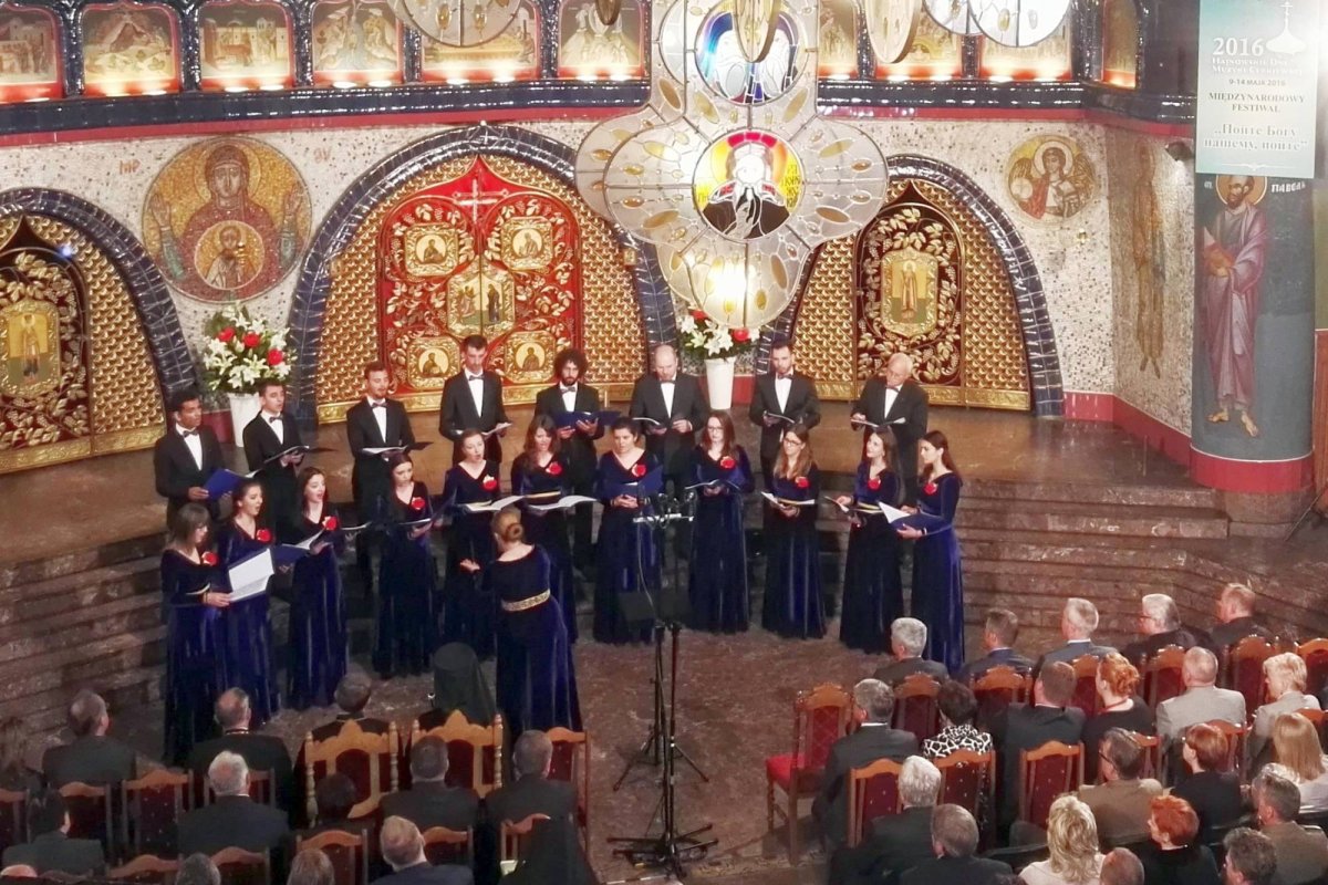 „Biserica promovează valorile tradiţionale româneşti“ 59545