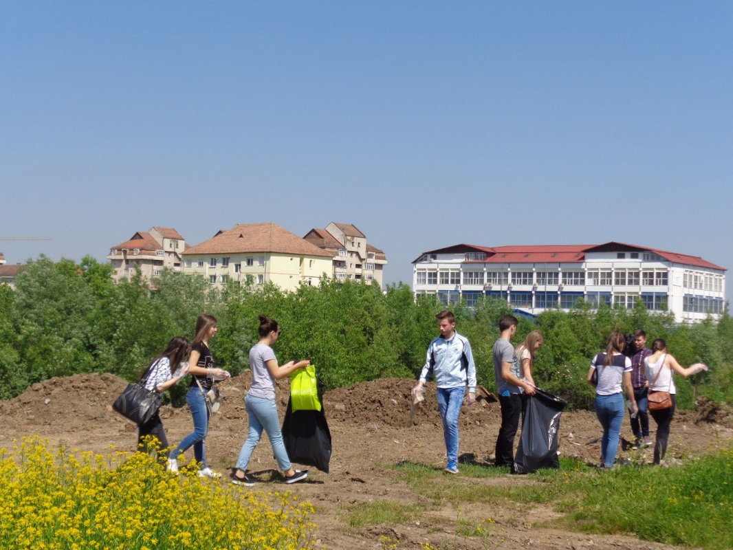 Activităţi de ecologizare şi competiţii sportive, la Sibiu 59502