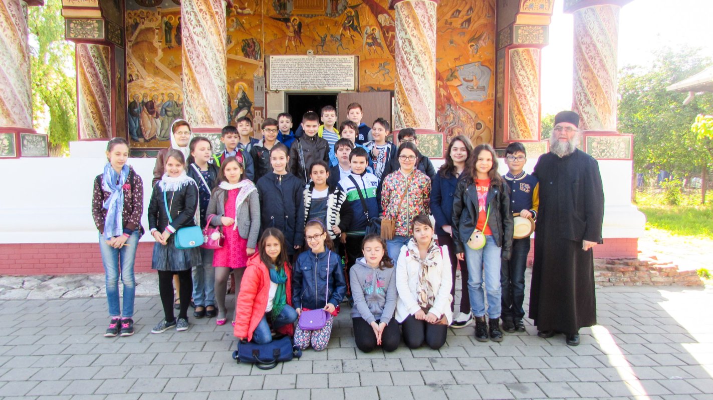 Ajutoare pentru cei în nevoie la Parohia Brânduşa 59383