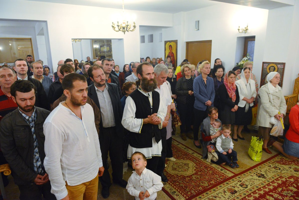 Hram la Parohia „Acoperământul Maicii Domnului”-Brâncuși 59419