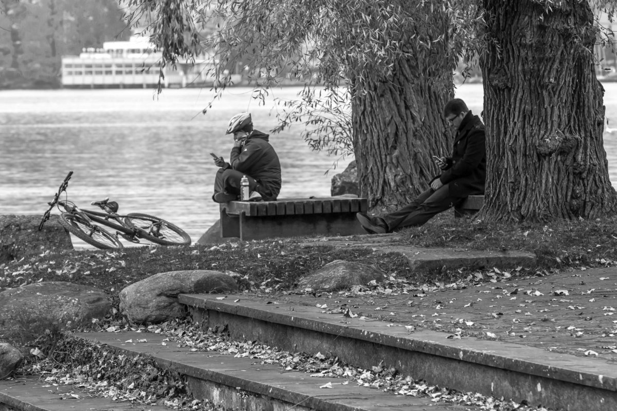 Sub tirania virtualului  și a noilor tehnologii 59360