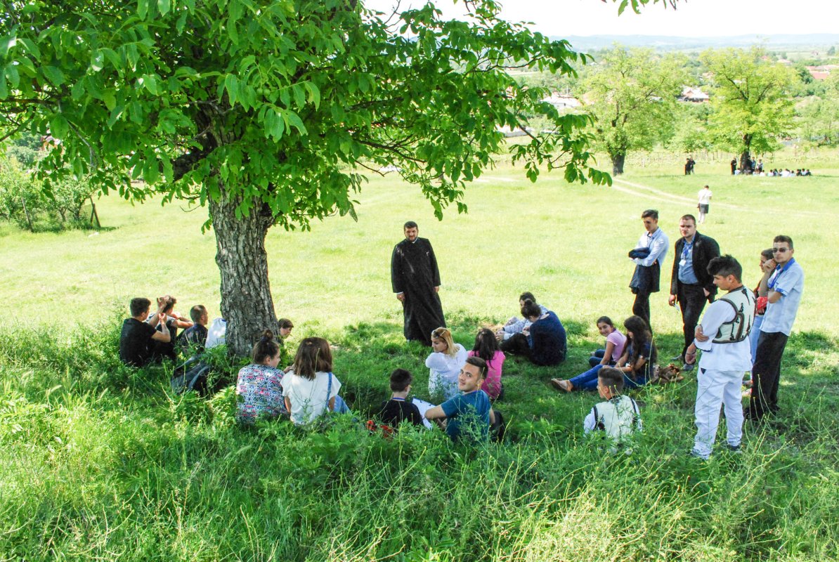 O întâlnire de suflet lângă Castelul „Roşianu” 59232