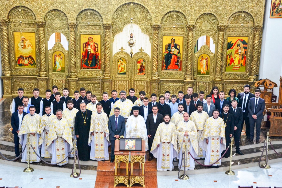 O nouă promoție de studenți teologi 59179