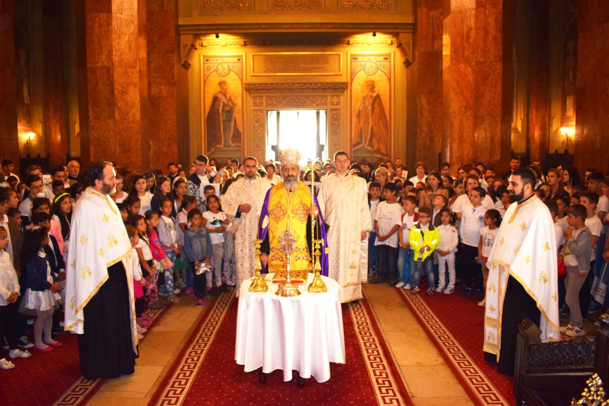 1000 de copii la manifestarea „Îmbrăţişare de îngeri” la Alba Iulia 58953