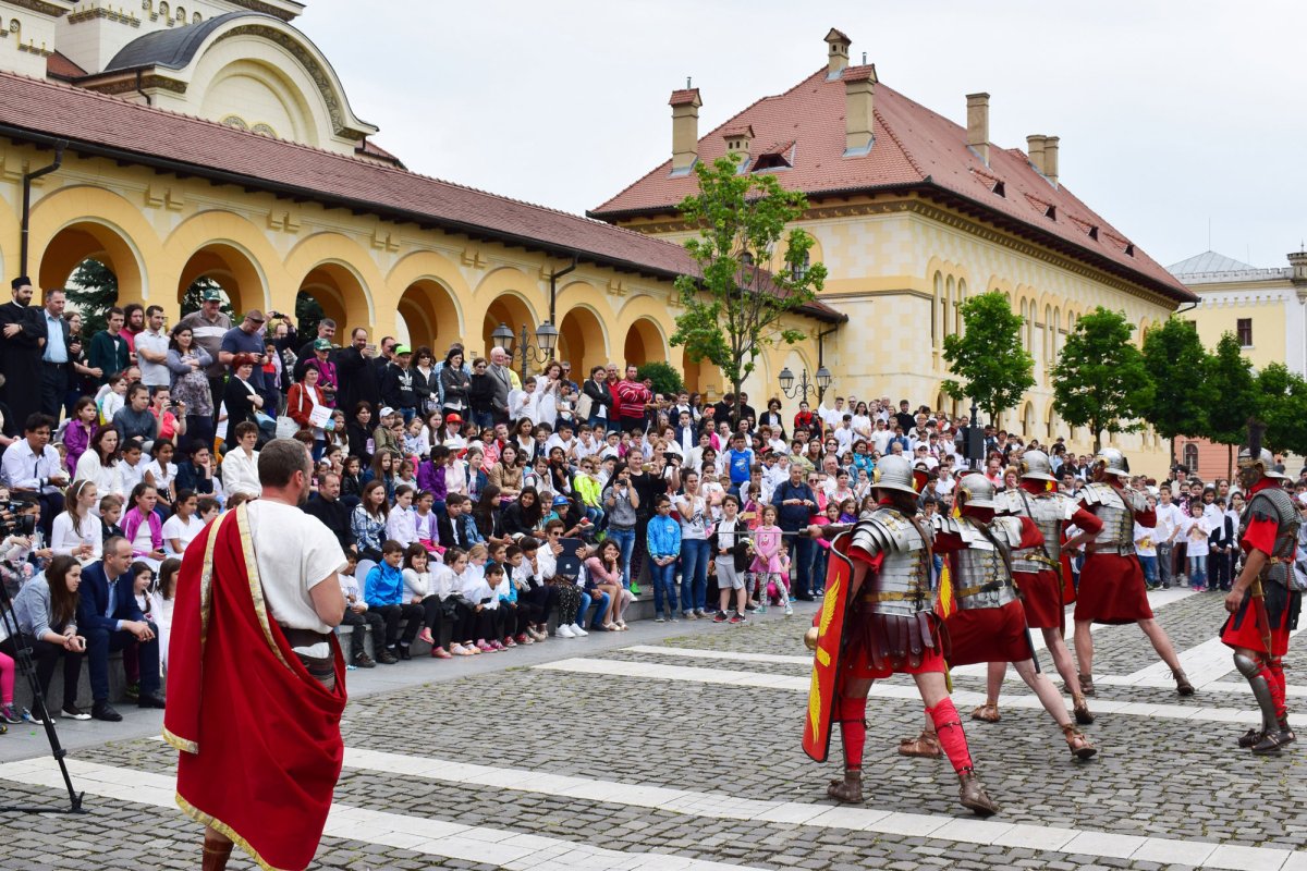 1000 de copii la manifestarea „Îmbrăţişare de îngeri” la Alba Iulia 58954