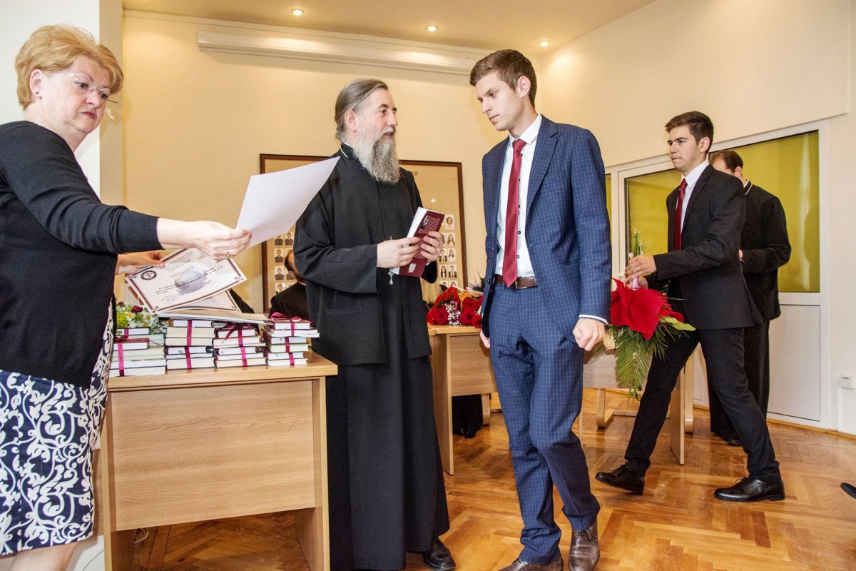 Festivitate la finalul clasei a XII-a, la Seminarul Teologic clujean 58971