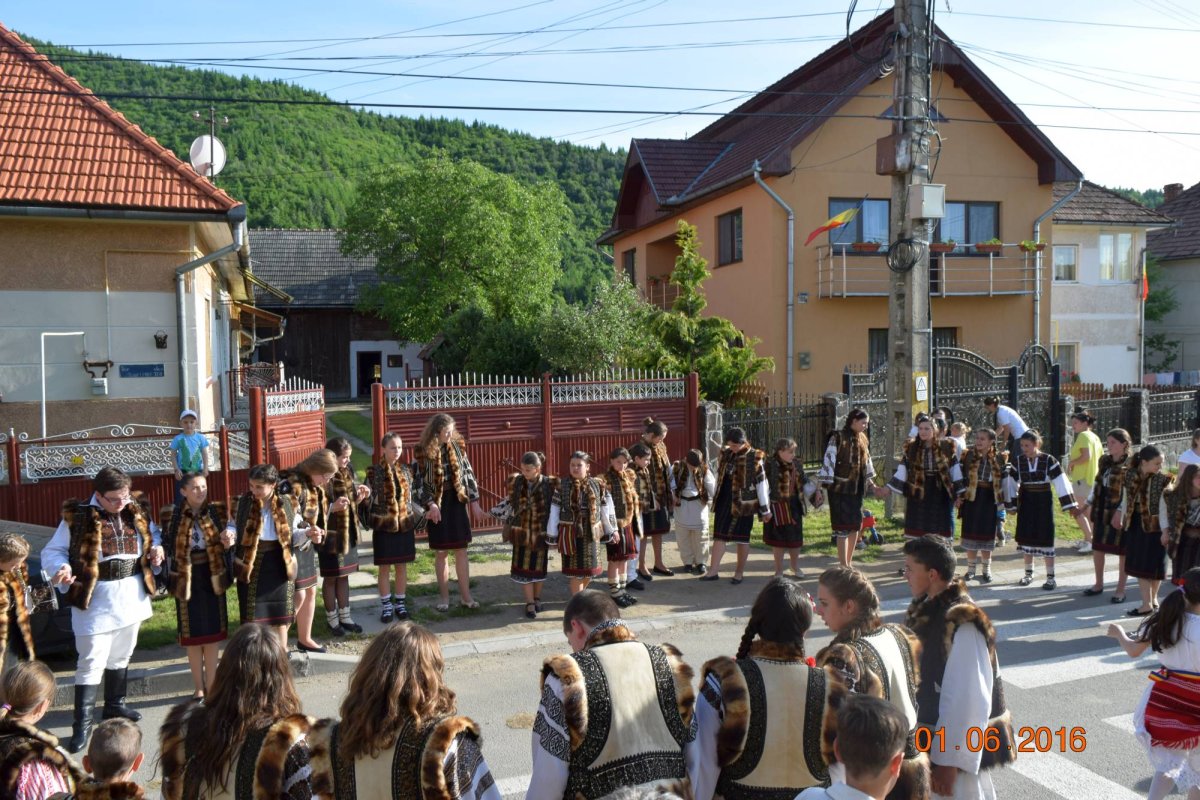 Înfrăţire între grupuri de tineri din Bucovina şi Ardeal 58949