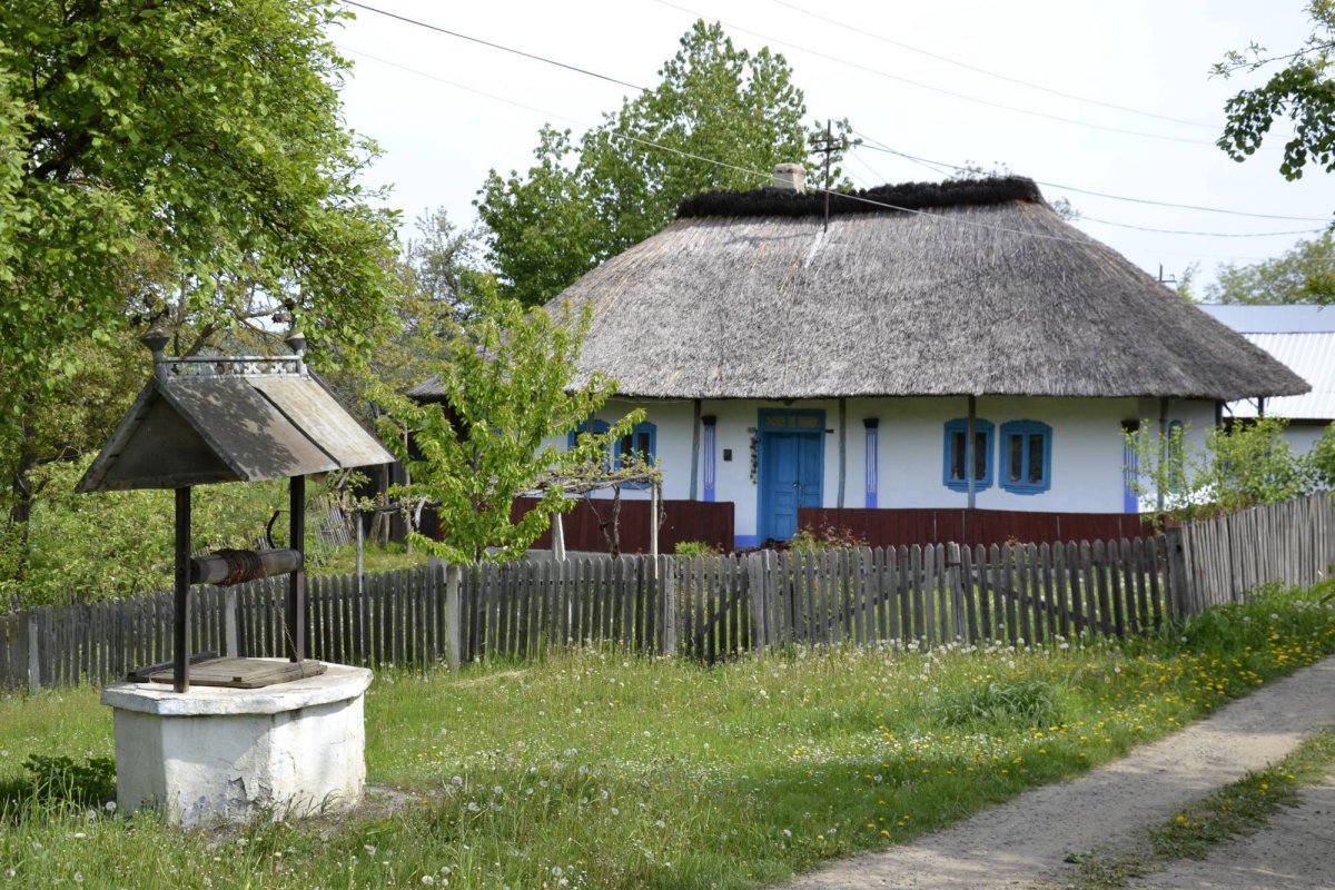 La Ibănești, pe ulițele veșniciei 58917