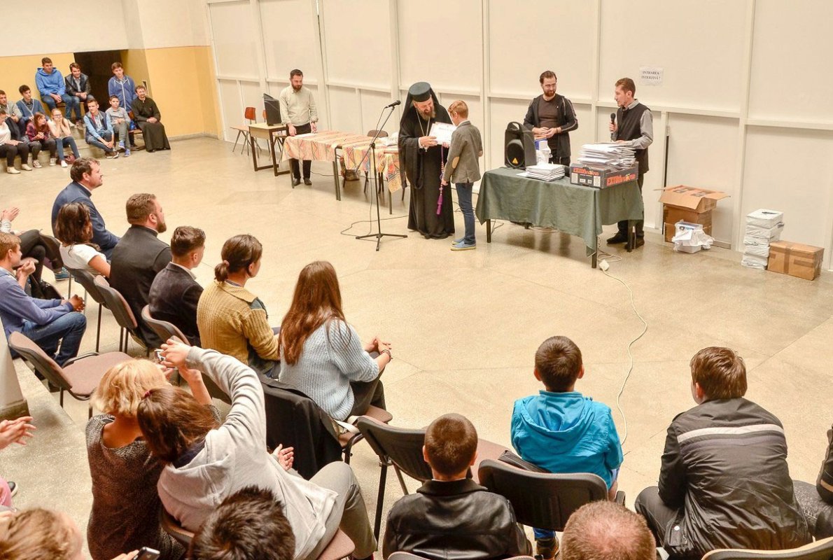 Întâlnirea tinerilor ortodocși din Episcopia Devei şi Hunedoarei 58872