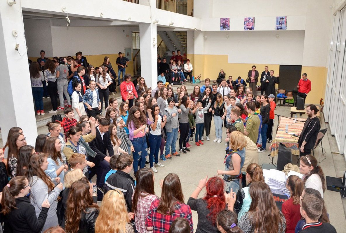 Întâlnirea tinerilor ortodocși din Episcopia Devei şi Hunedoarei 58874