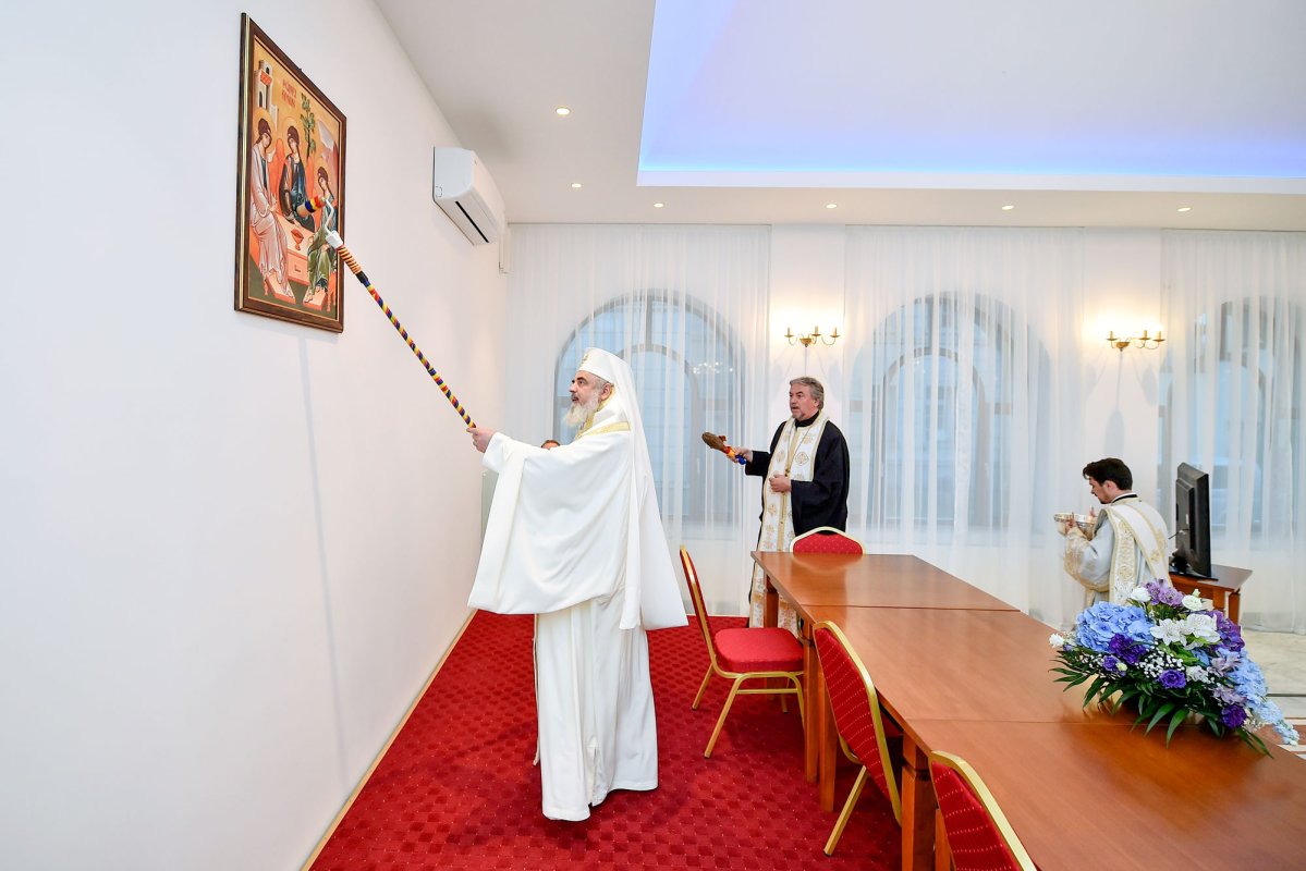 A fost inaugurată şi sfinţită Casa „Academica” 58776