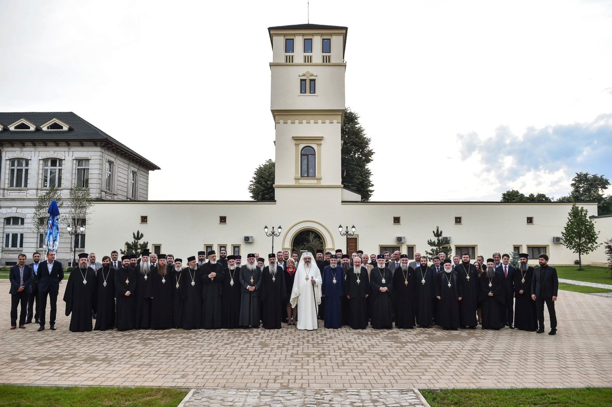 A fost inaugurată şi sfinţită Casa „Academica” 58780