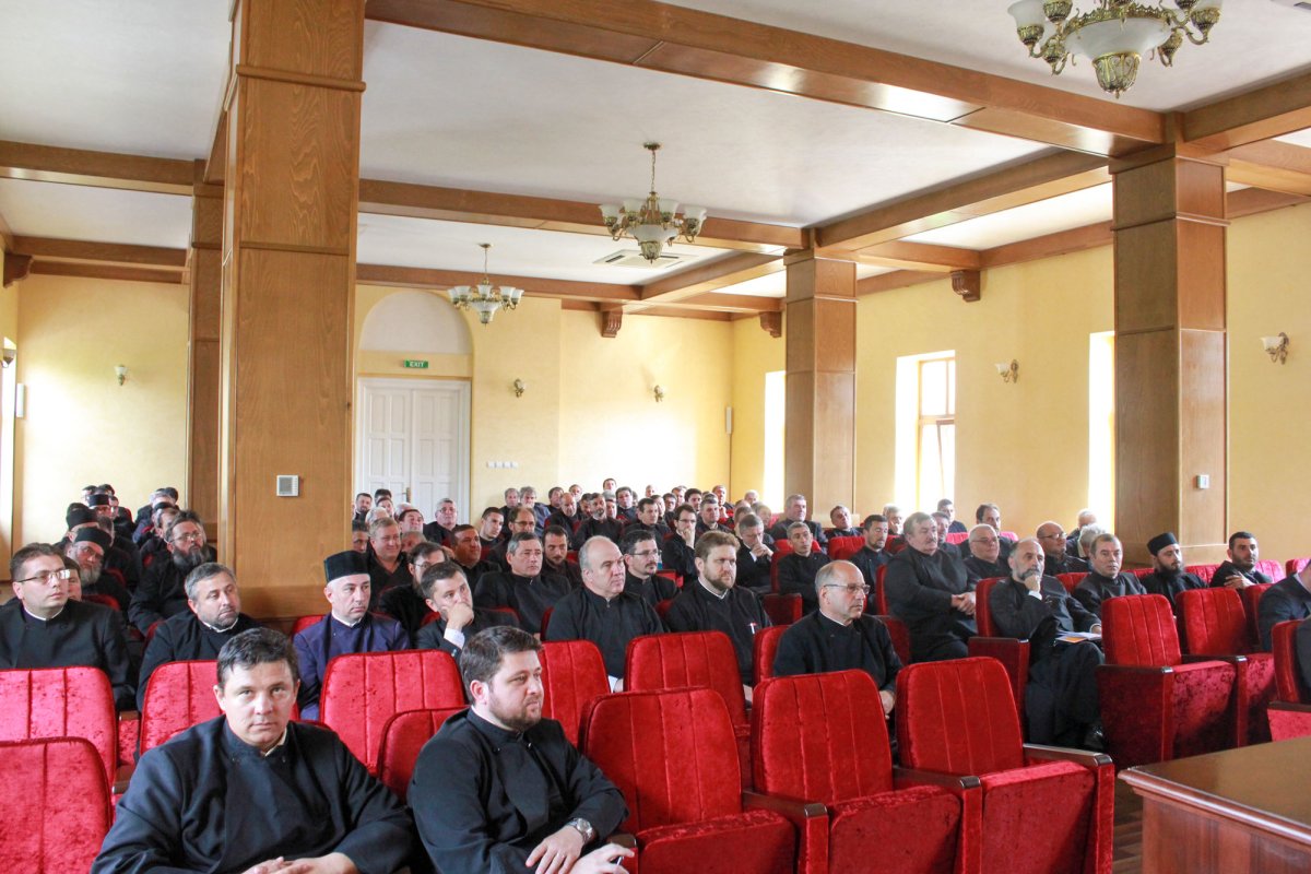 Întâlnire de lucru la Protoieria Craiova Sud 58767