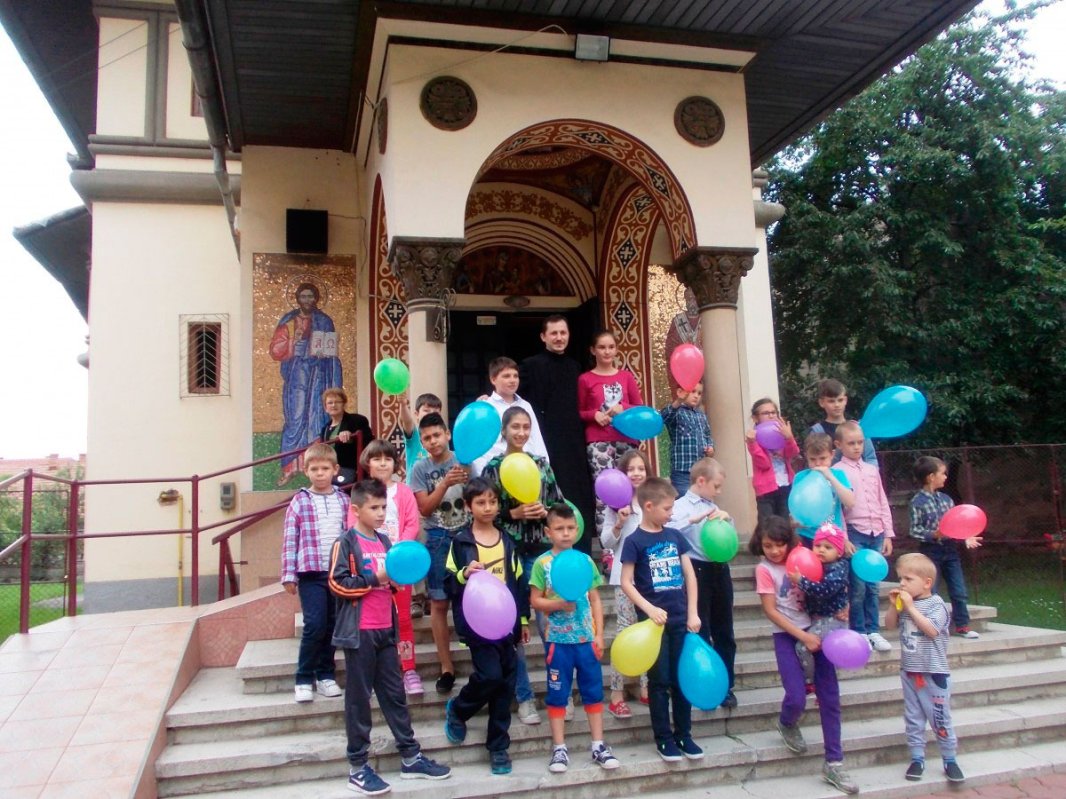 Activităţi şi proiecte destinate copiilor şi familiei 58698