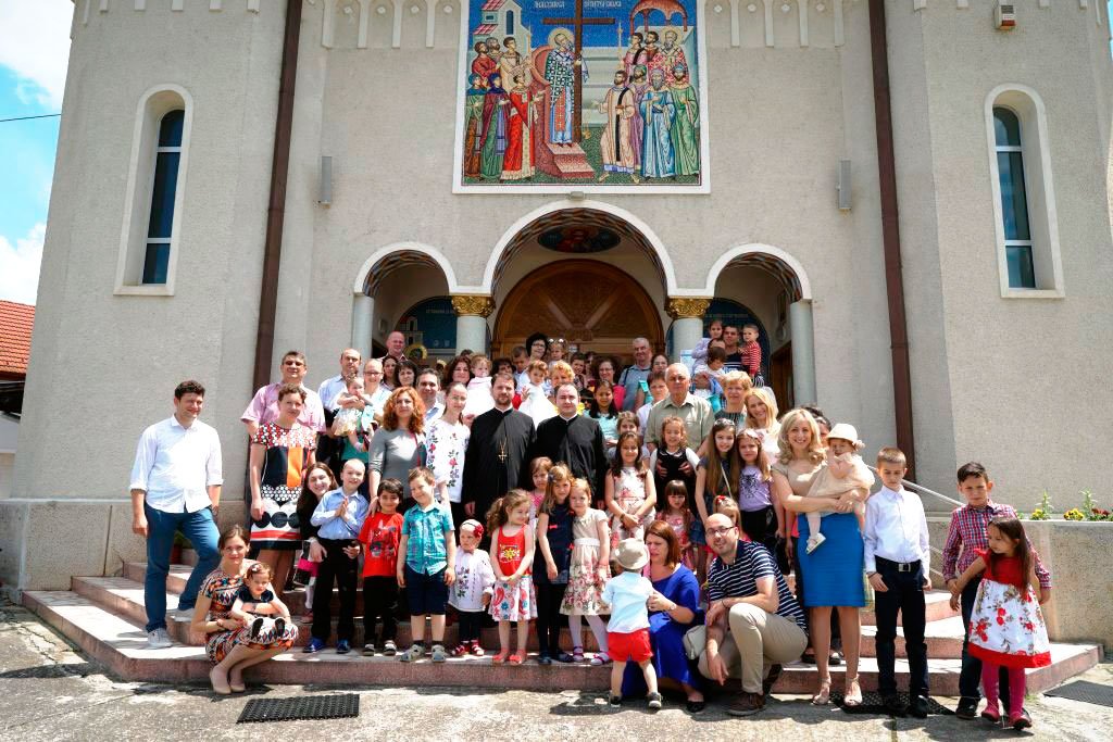 Activităţi şi proiecte destinate copiilor şi familiei 58700