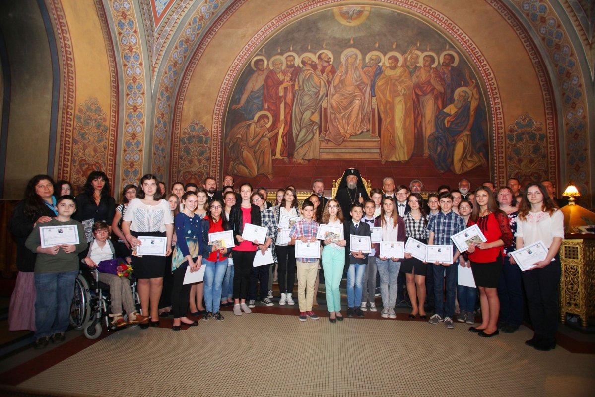 Festivitate de premiere a elevilor din Sibiu olimpici la religie 58692