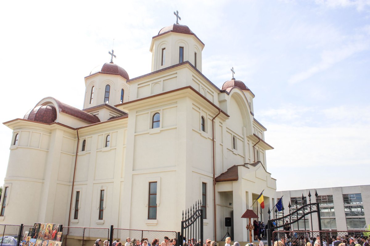 Două biserici craiovene în haină de sărbătoare 58640