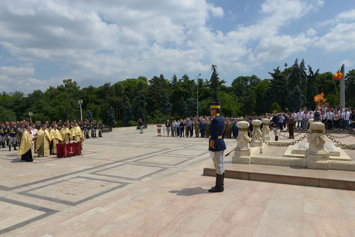 Ziua Eroilor serbată în Bucureşti 58665