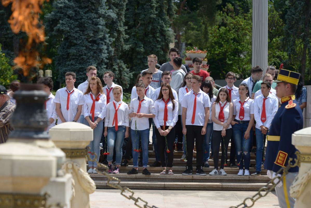 Ziua Eroilor serbată în Bucureşti 58666