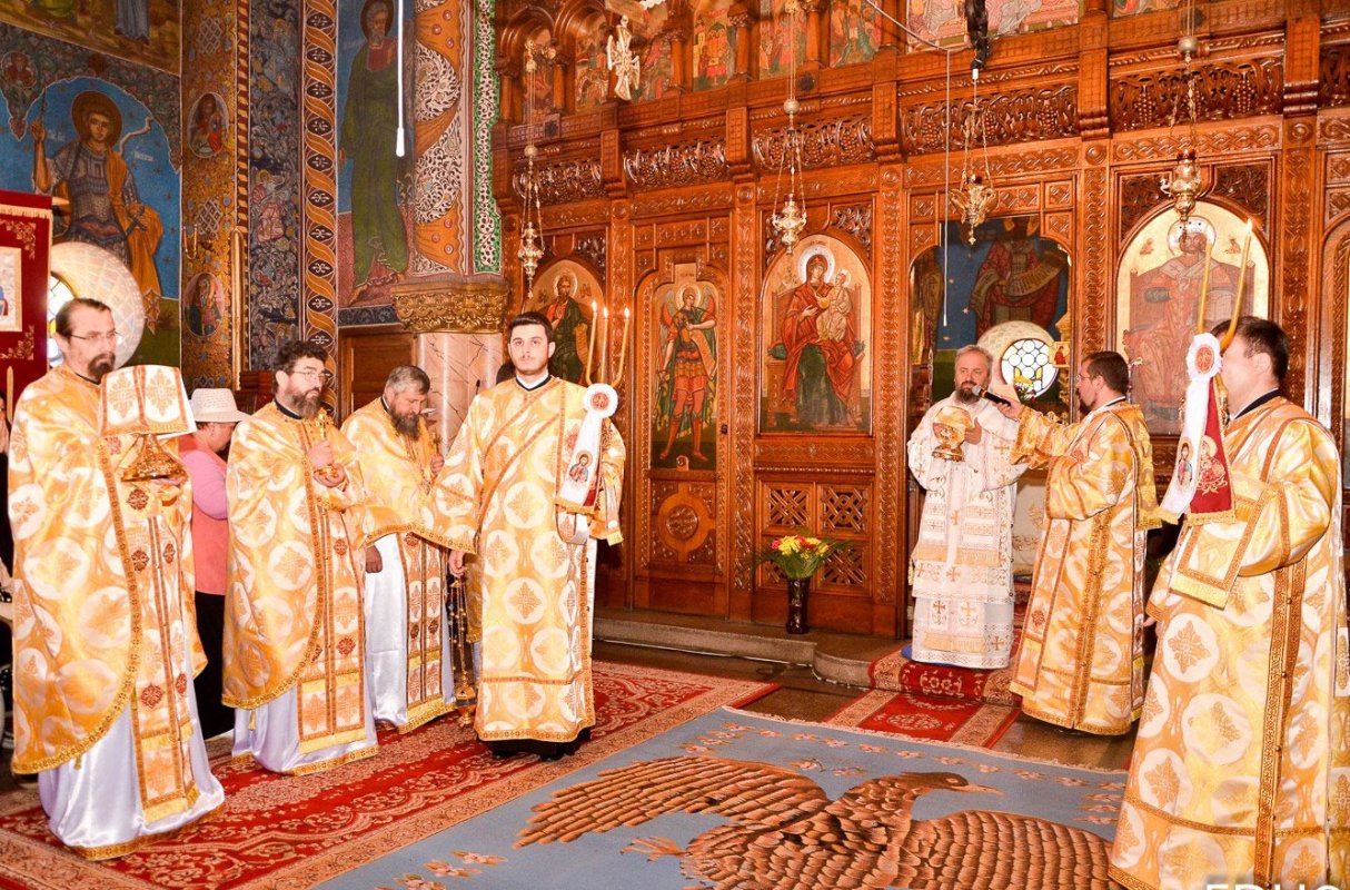 Înălţarea Domnului şi Ziua Eroilor 58571