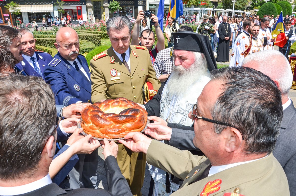 Prinos de recunoștință adus eroilor neamului 58584