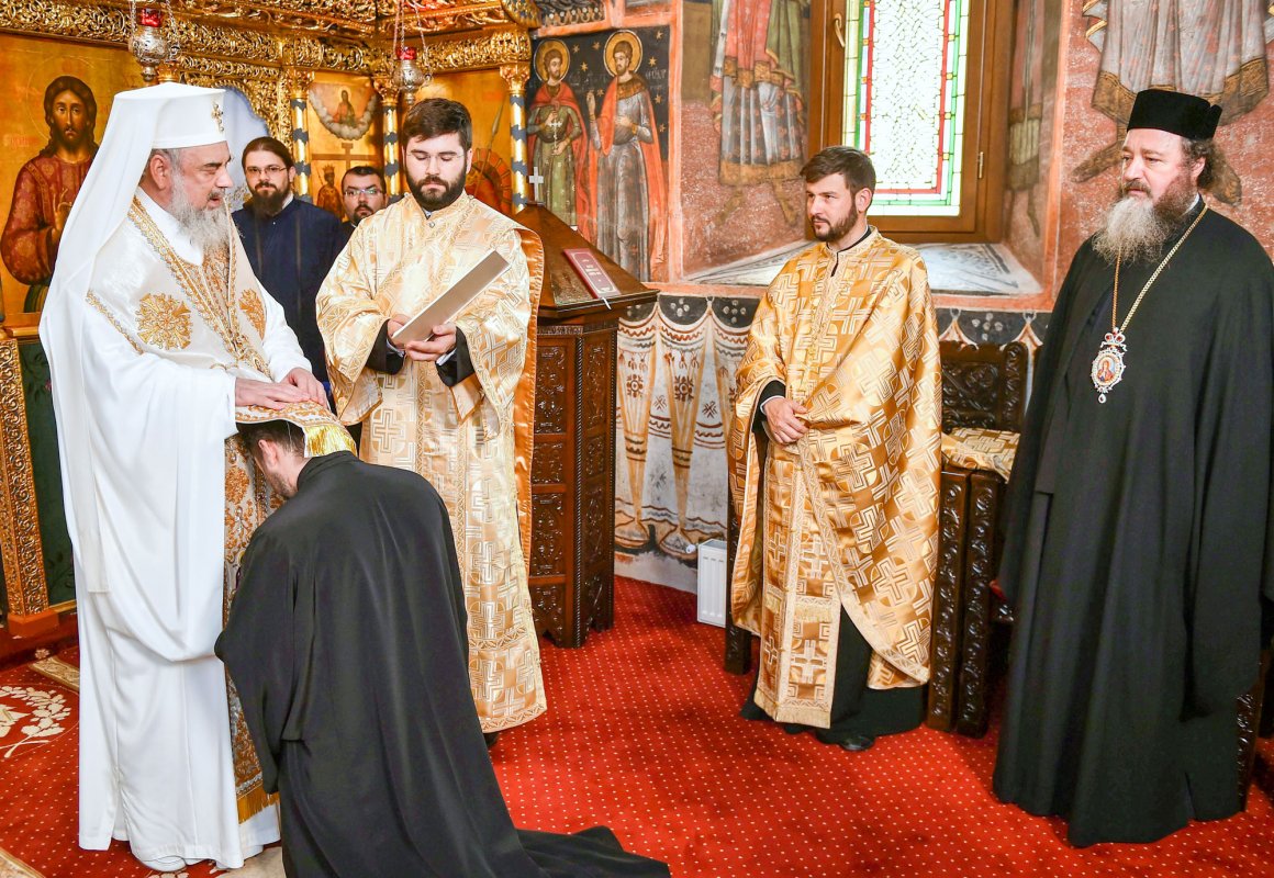 Promovarea în treaptă, „nou altar de jertfă” 58596